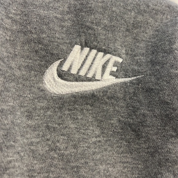 Sold 🚫 NIKE NWOT Grey zip up hoodie YOUTH LARGE - Picture 4 of 10